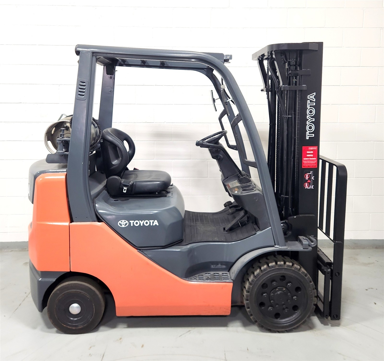 TOYOTA 5000 LB LPG FORKLIFT 5,000 LB 8FGCU25 SIDE SHIFT