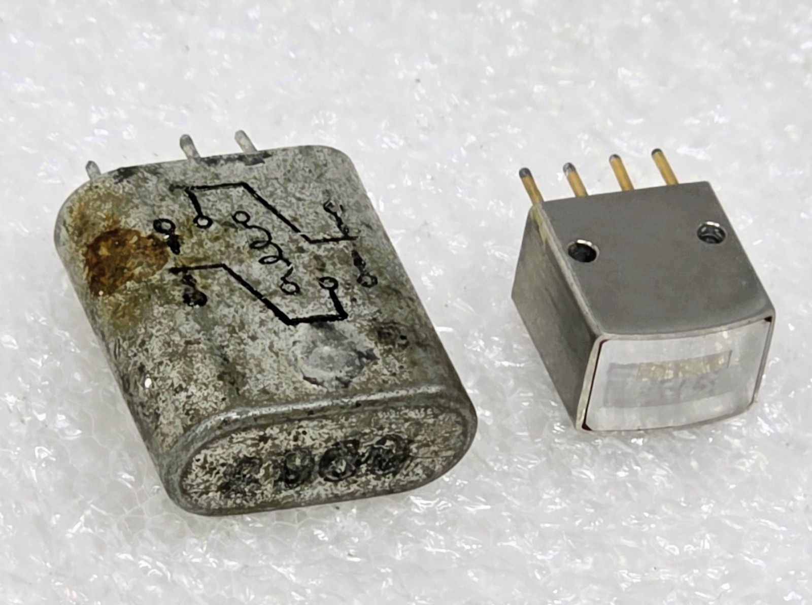 Elgin Advance Relays MV2C 120D-24 12VDC w/ Unknown Brush Component