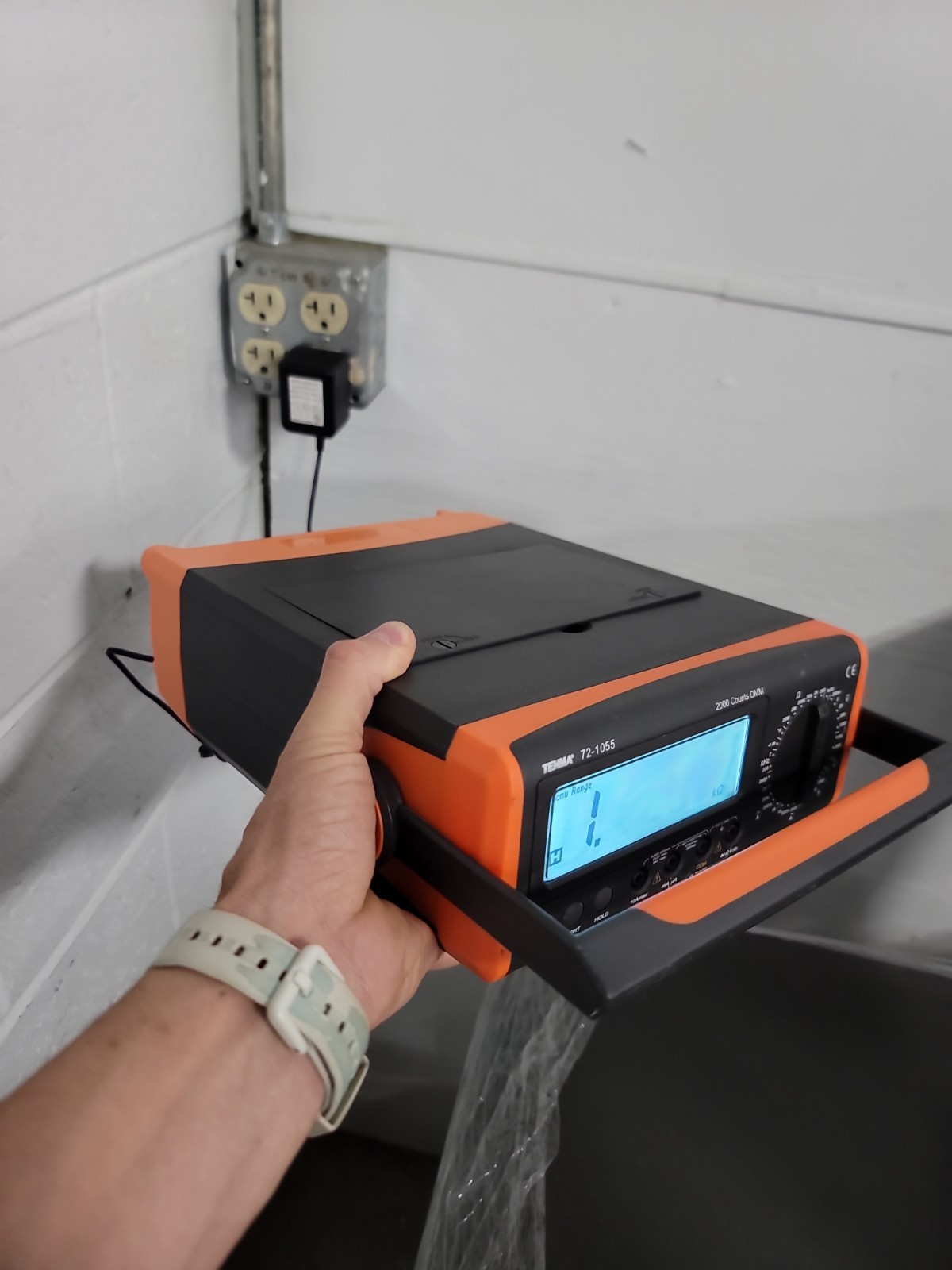 Tenma 2000 Count Benchtop Digital Multi Meter & Leads Charger Temp Probe 72-1055