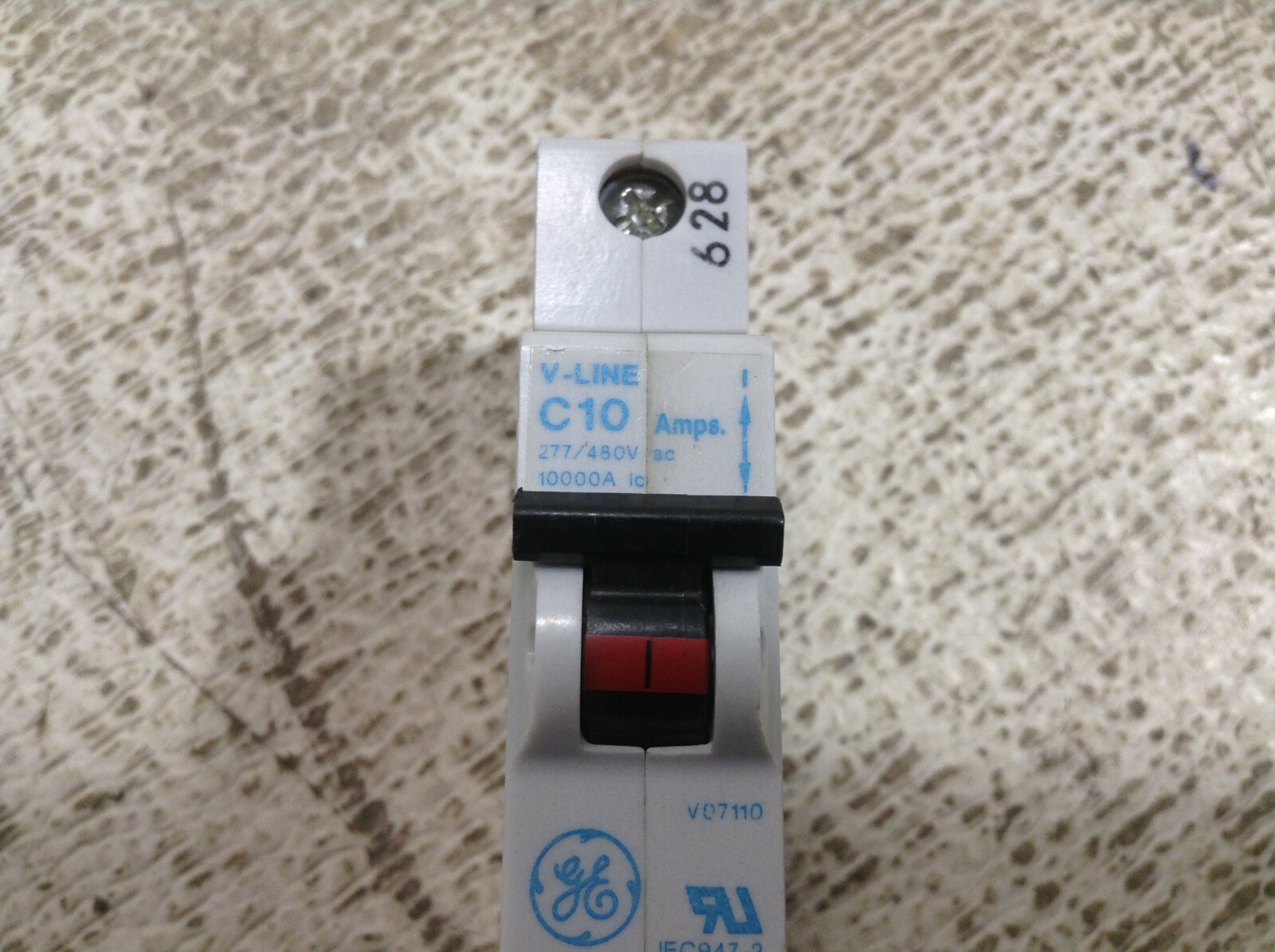 GE General Electric V07110 C-10 10 Amps 277/480 V 1 Pole Circuit Breaker