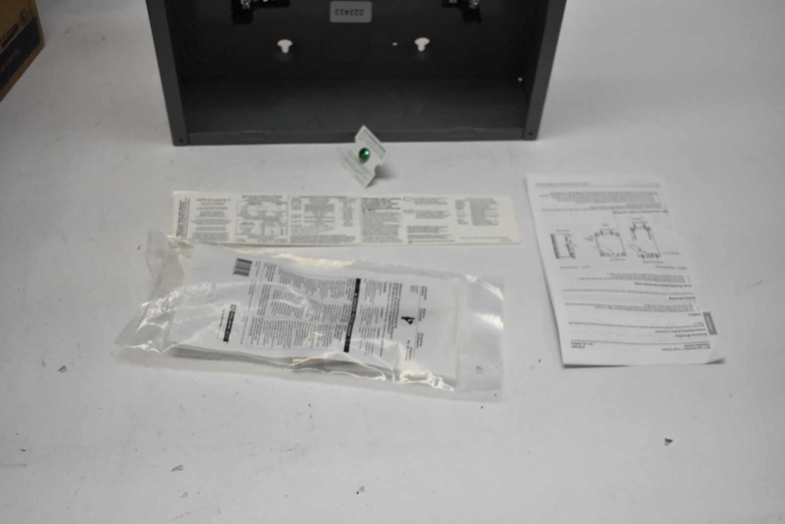 SQUARE D Main Lug Load Center 12 Spaces 125 A 120/240V AC QO Circuit Breaker