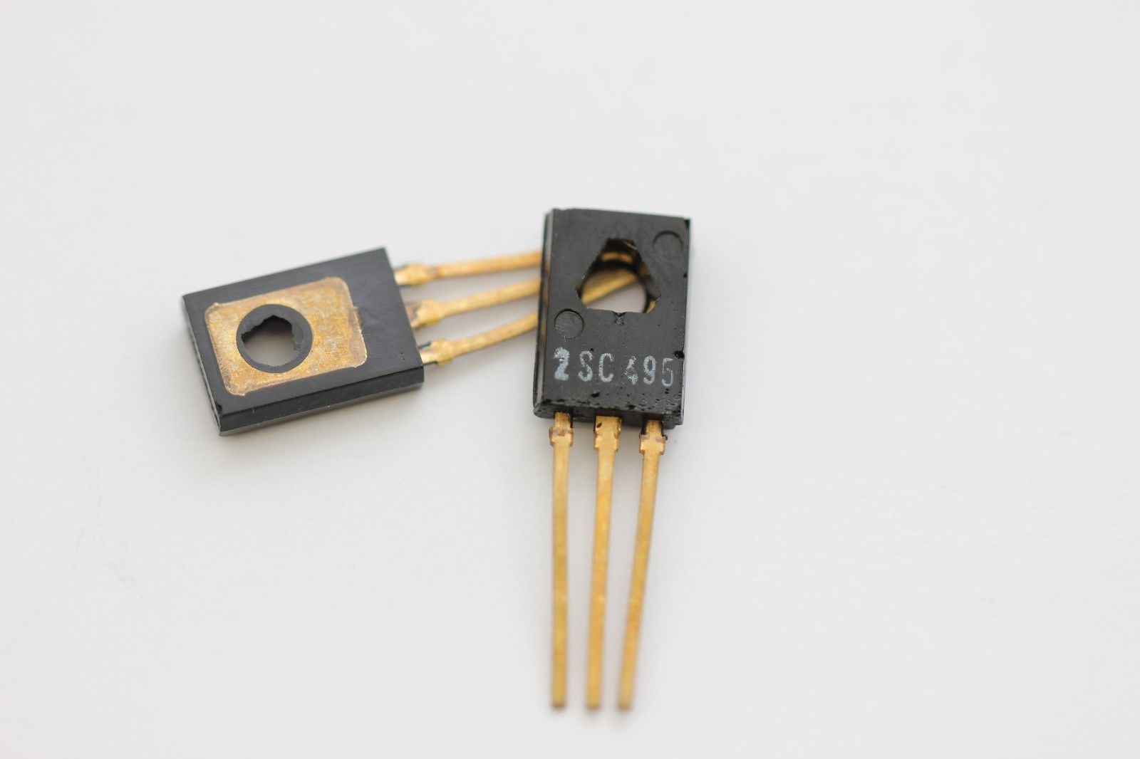 2SC495 GOLD TRANSISTOR NOS( New Old Stock ) 1PC. C405U5F100614