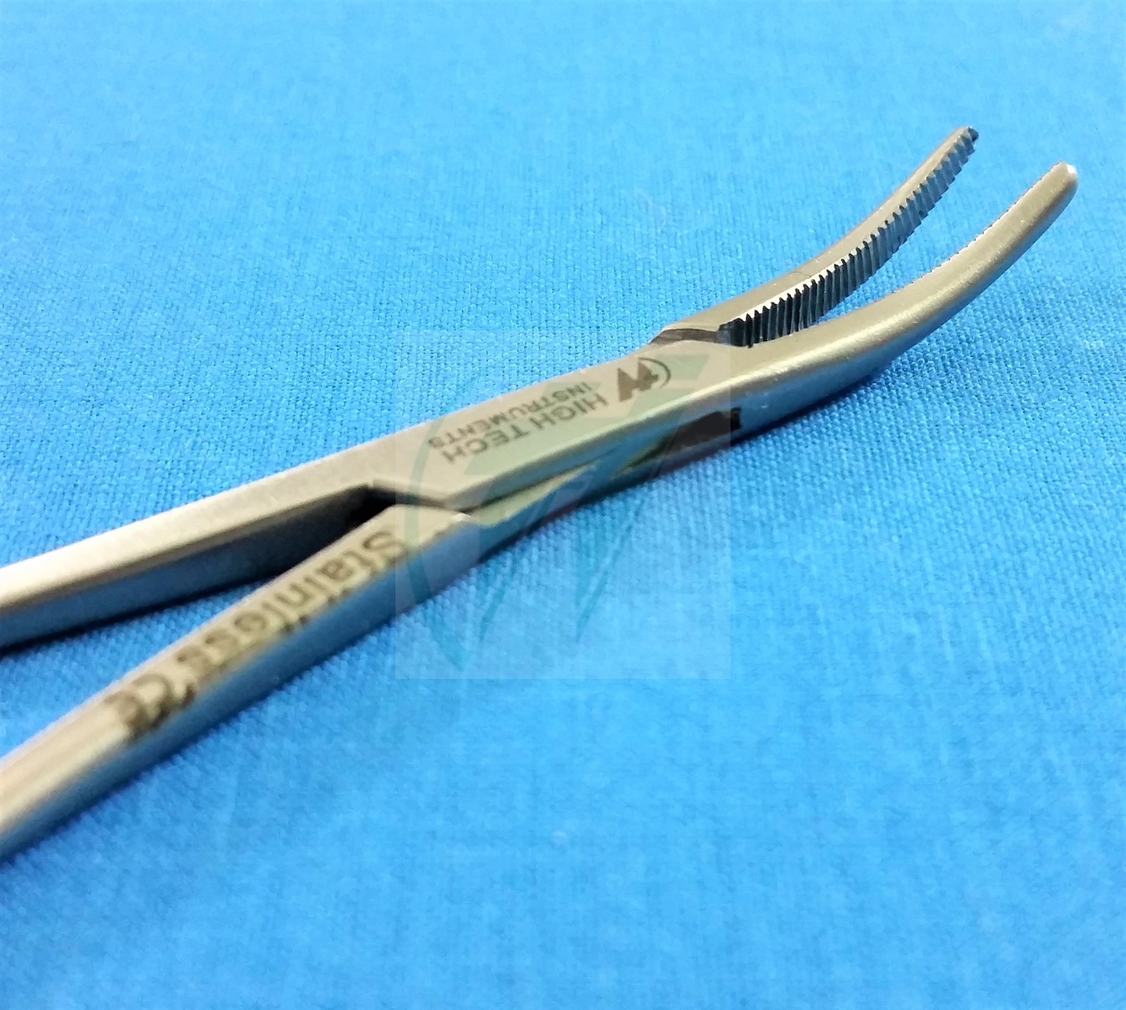 GOLD HANDLE FULL SERRATED HEMOSTAT LOCKING FORCEPS 5″ CURVED STAINLESS STEEL