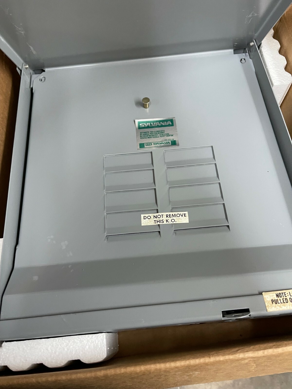 125A LOAD CENTER Circuit Breaker Panel Flush/Surface NEW SYLVANIA AL12(6-12)R