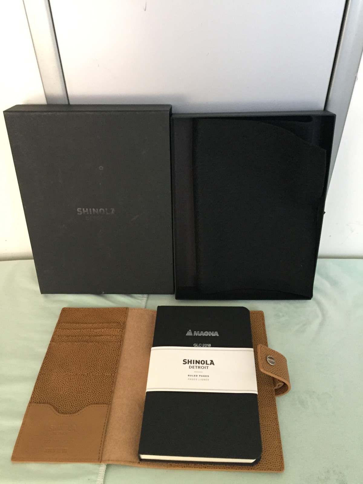 Magna Shinola Detroit Lined Blank Pages Leather Journal Portofilio + Gift Box