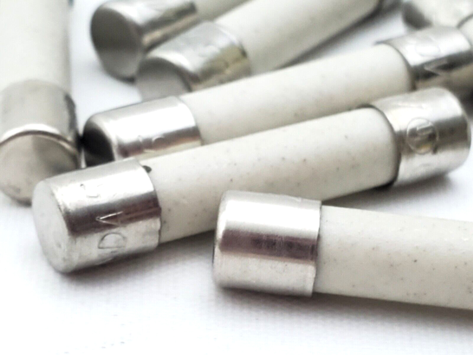 Box of 100 Bussmann MDA5 250 Volt 5 Amp Slow Blow Ceramic Fuses 1/4″ x 1-1/4″