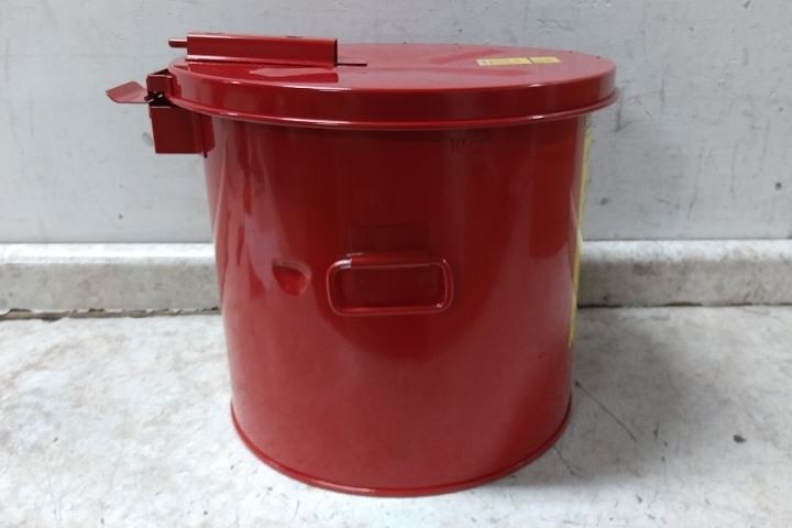 Justrite 27605 5 Gal Capacity Red Powder Coated Steel Dip Tank
