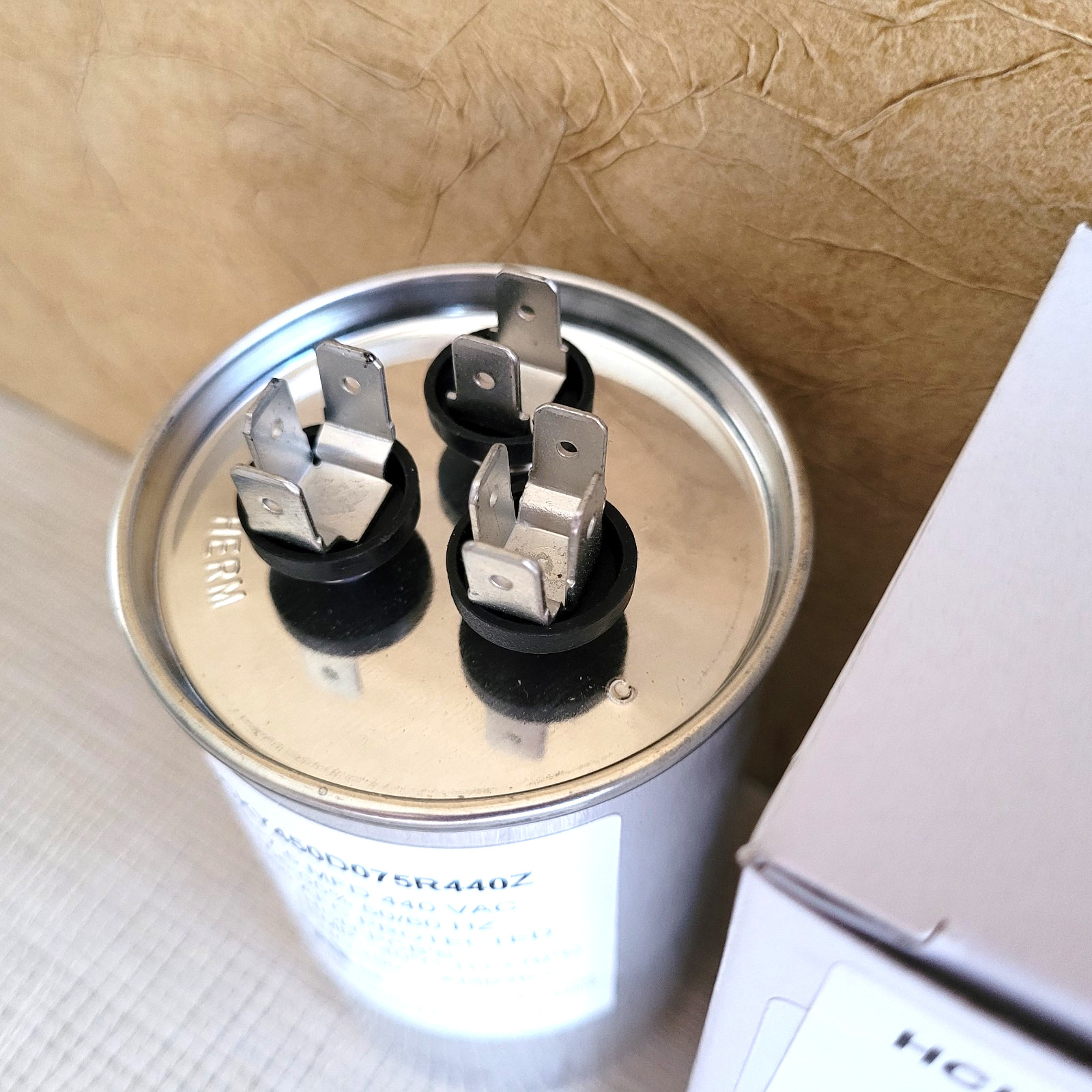 45/7.5 MFD 440VAC Run Capacitor 45+7.5 Round Aluminum 50/60 Hz +05-05% Hartland