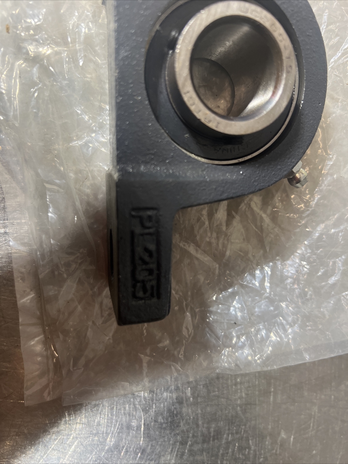 UCP205-15 15/16″ Pillow Block Bearing Unit with Solid Base Cast Iron Housing FK