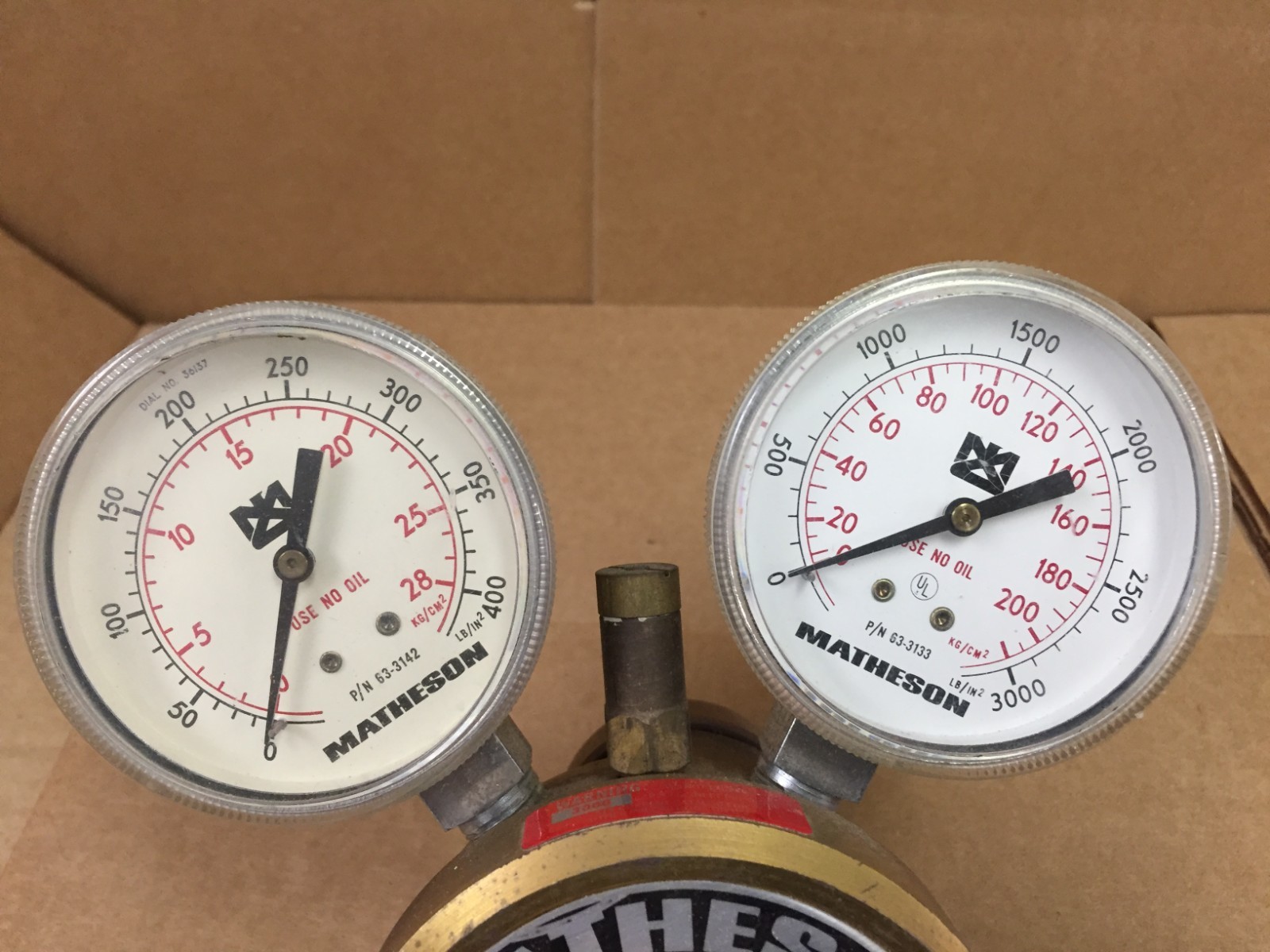 Matheson 9-590 Gas Pressure Regulator 3000 PSI w/ 63-3142 & 63-3133 Gauges