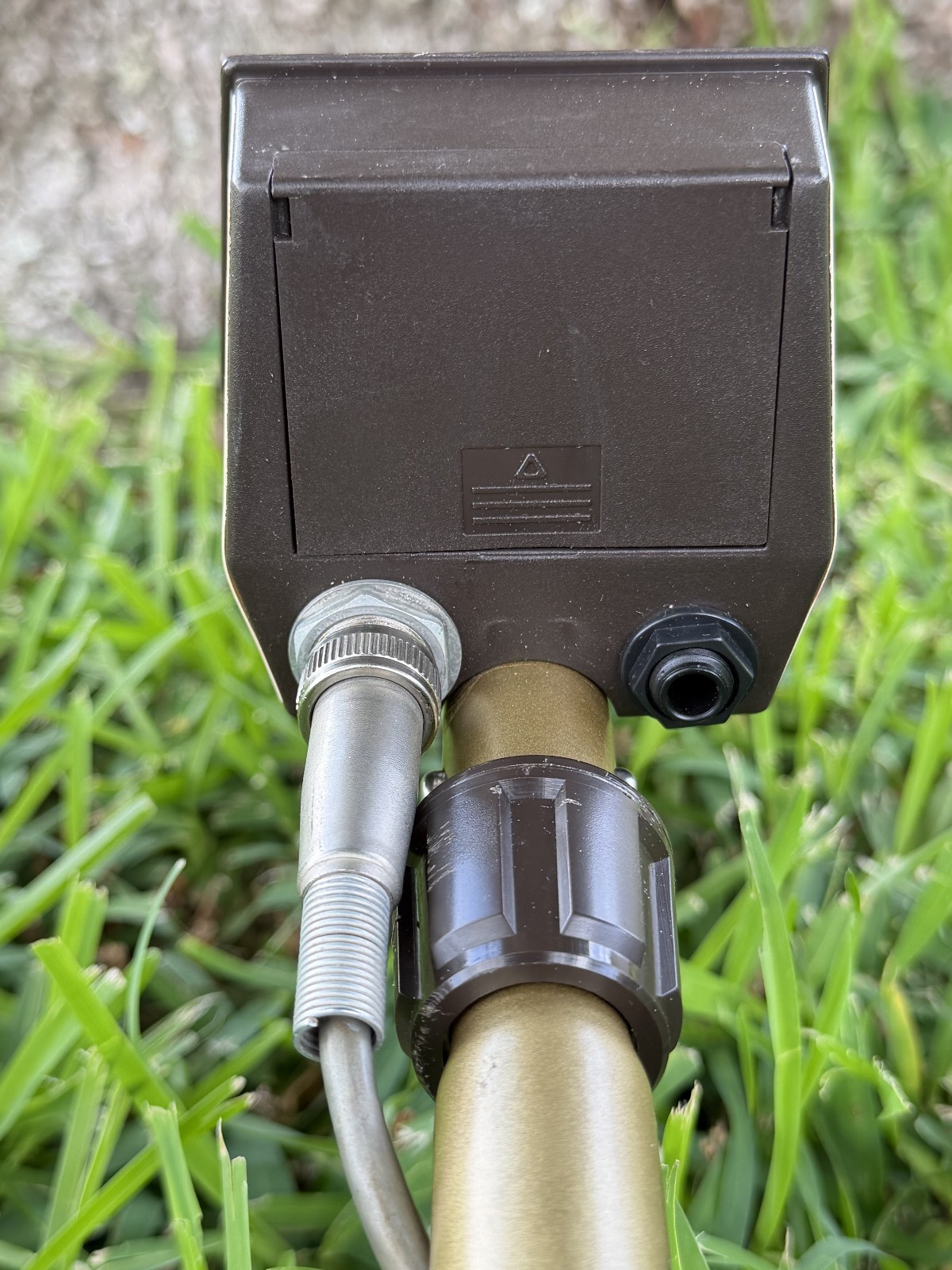 Tesoro CONQUISTADOR uMAX Metal Detector w/ 9X8″ Coil, Battery, Manual – Nice!