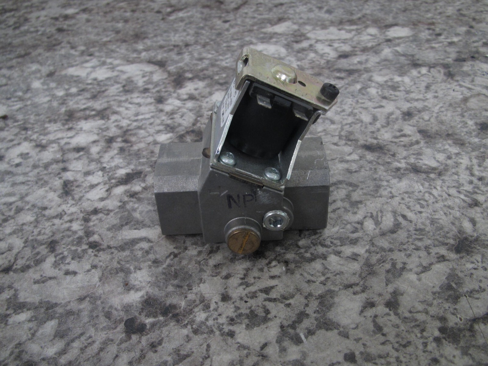 White-Rodgers EF380W181 Furnace Gas Valve Solenoid WR 0094-5084 FREE SHIPPING