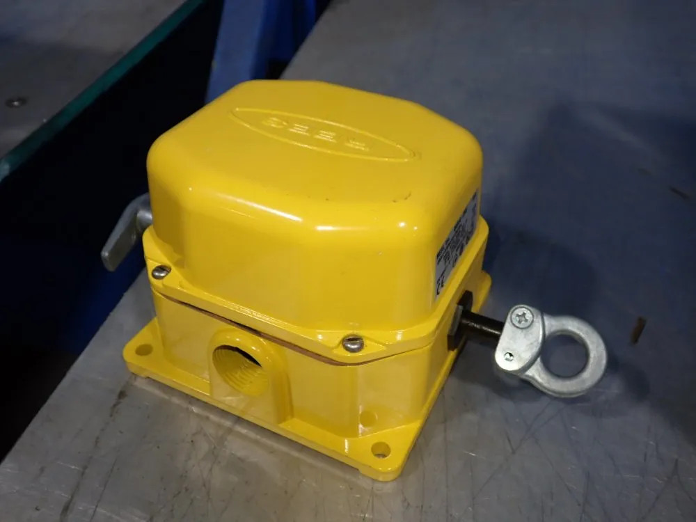 REES 04944-240 CABLE OPERATED SWITCH 08250561230