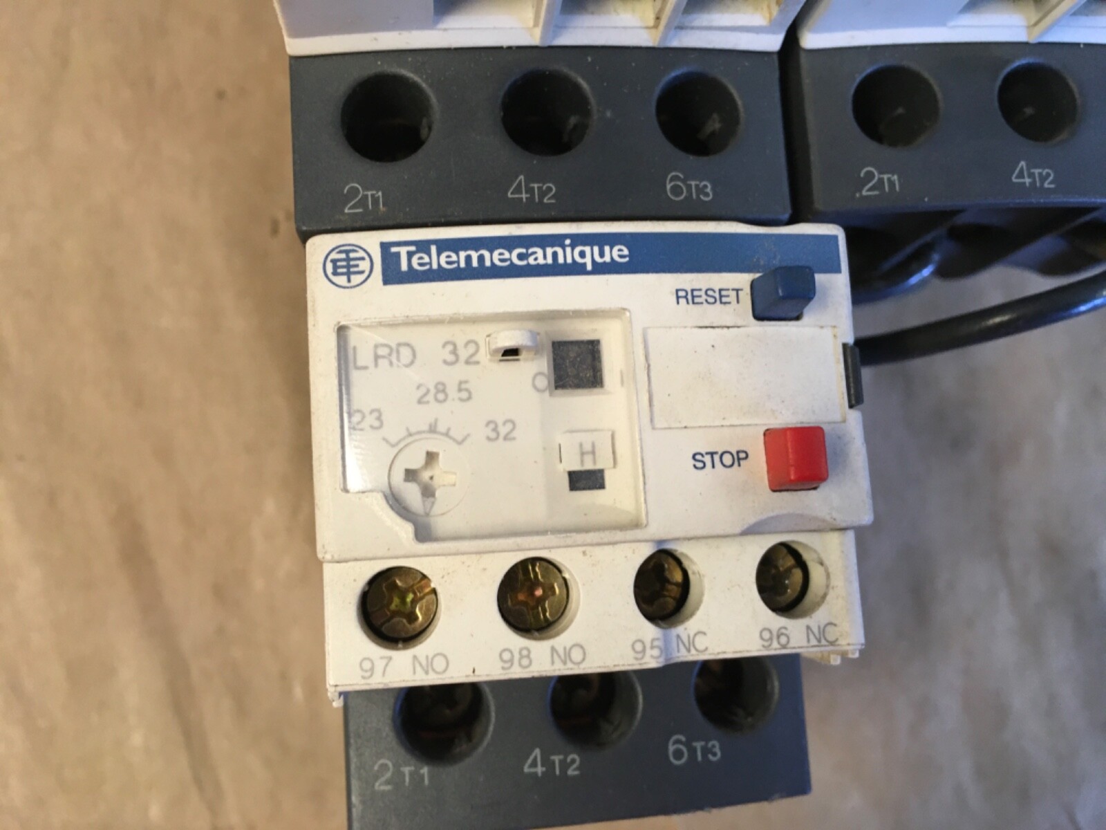 TELMECANIQUE LC1D32 DOUBLE CONTACTOR W/LRD 32 OVERLOAD (KB)