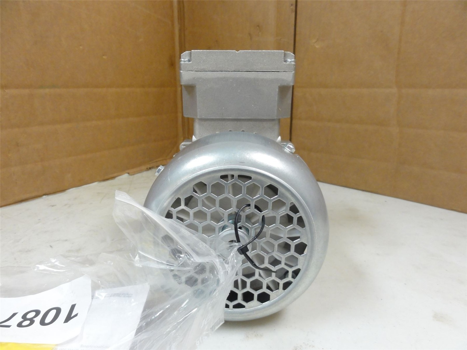 255373 New-No Box; Lenze G50AH045MVCR2C00 Gear-Motor 46.55:1 Ratio 0.12Kw; 460V