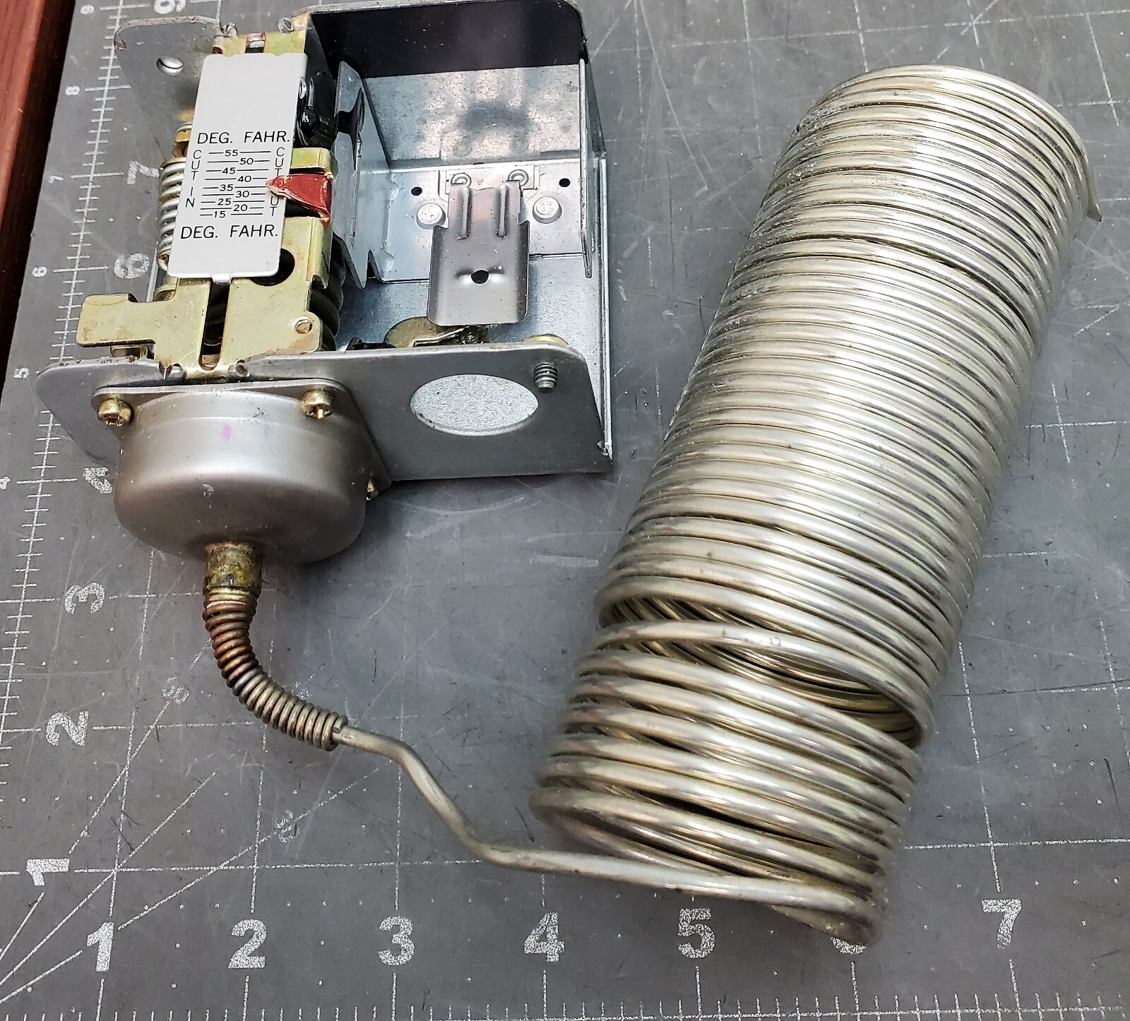 SIEMENS 134-1504 LOW TEMP CUTOUT T-STAT W/ MANUAL RESET MISSING PARTS [B5B3]