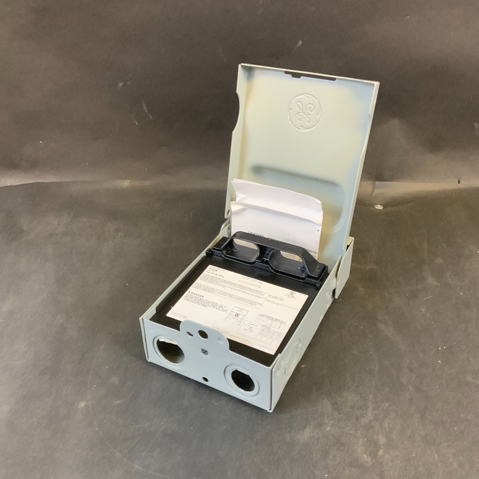 GE TF30RCP AIR CONDITIONER DISCONNECT – USED ($10 OBO)