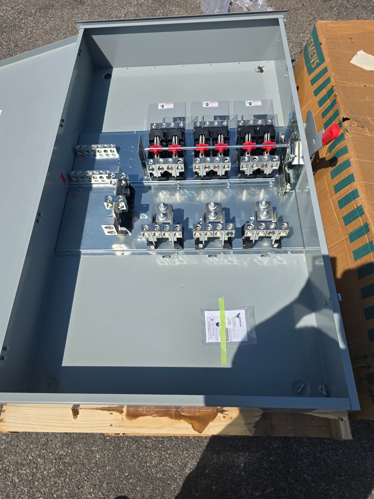 Siemens HF368NR Heavy-Duty Safety Switch,Type 3R, 1200A,New In Box!MAKE OFFER!
