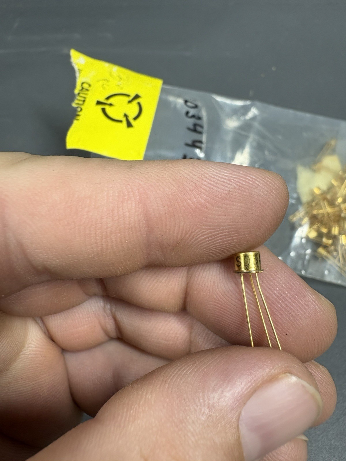SD3443-3 Gold TO-18 Transistor NOS Lot 36