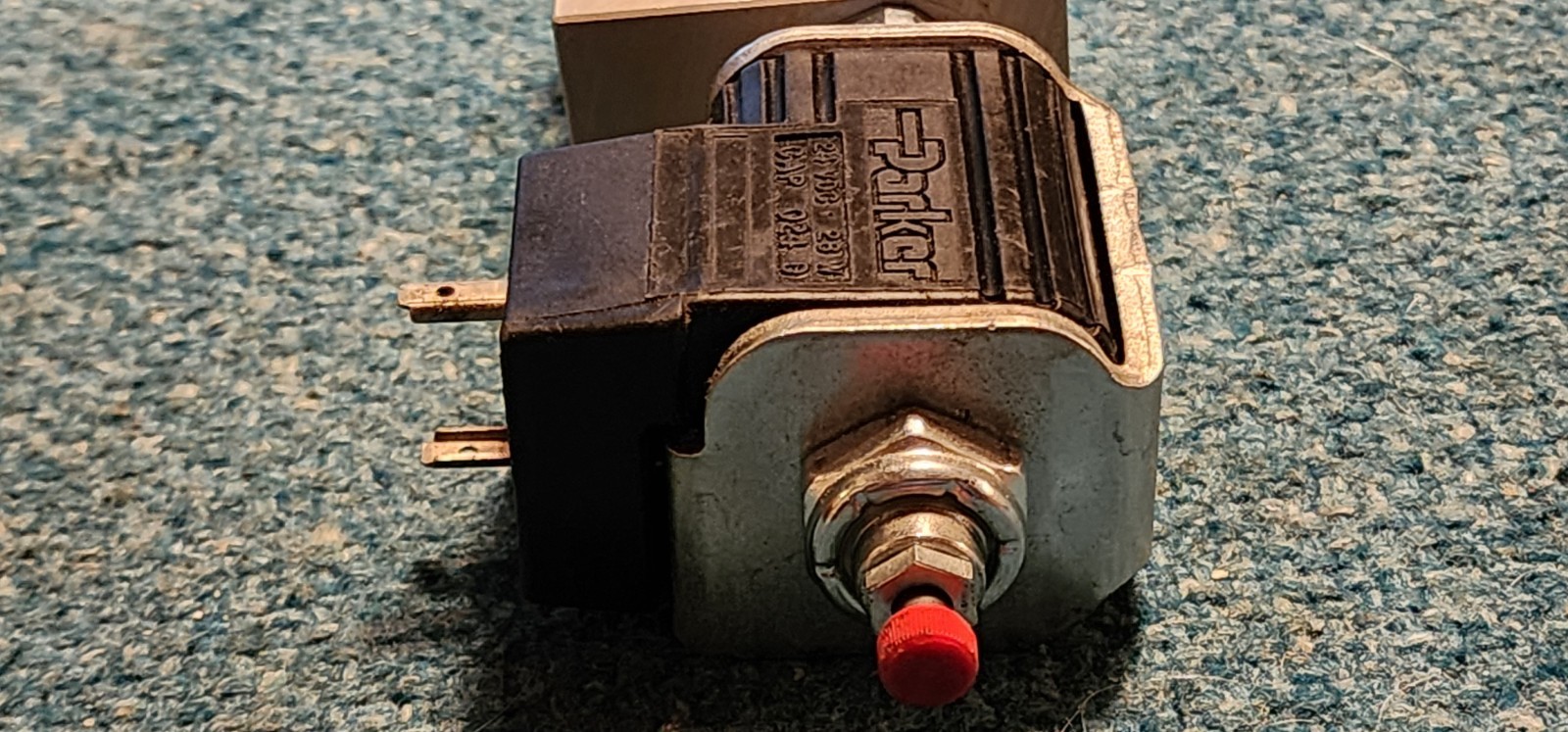 B10-2-A8T PARKER Hydraulic Cartridge Valve Base w/24VDC – 28W Actuator! Preowned