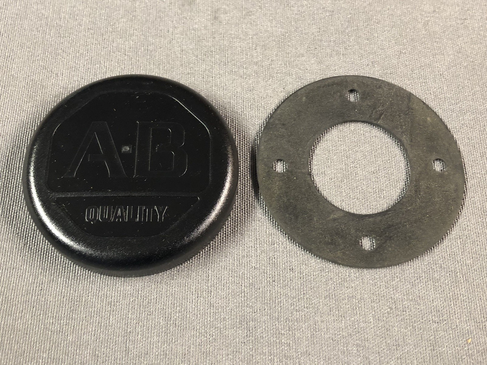 (1) Allen-Bradley 855T-BPM10C Base Mount Pole & Cap – For 855T Stack Lights