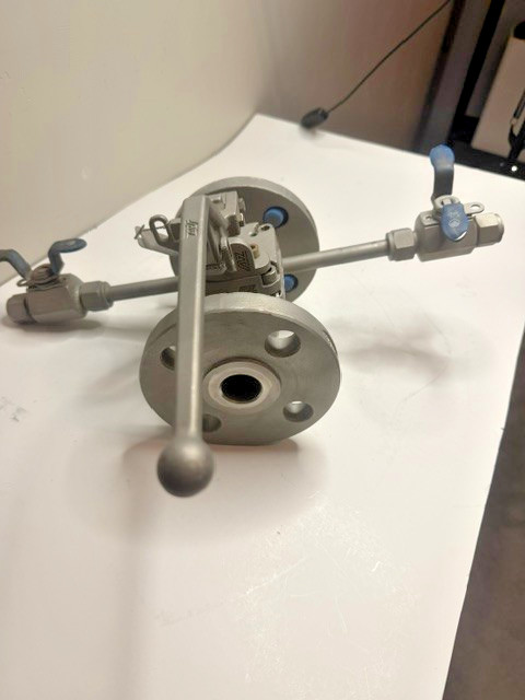AZ 1″ Valve with 1/2″ Flush lines AHU605-1 Flanged 150 Pounds NEW