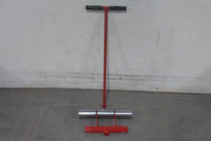 Roberts 10-935 39 In Overall Length 15-3/8 In Overall Width Floor & Wall Roller