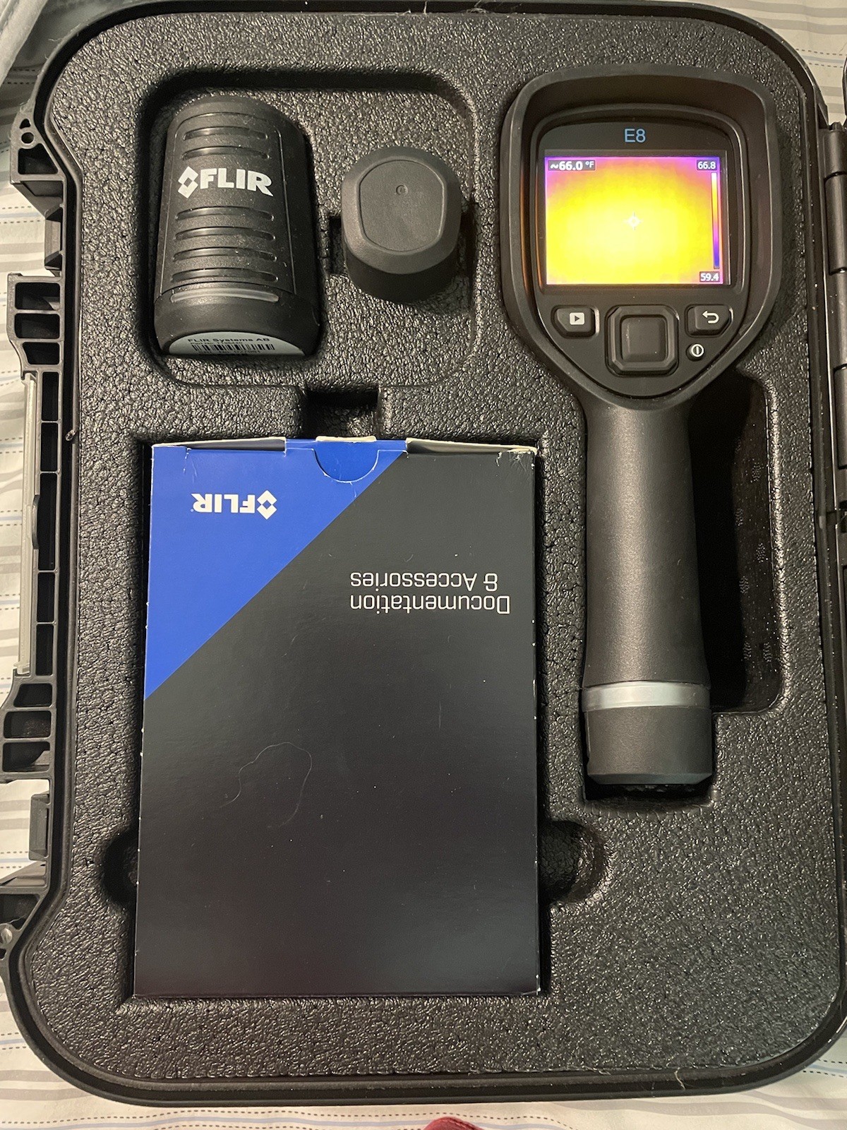 FLIR E8-XT Thermal Imaging Camera w/ Case and Accessories IR Scanner