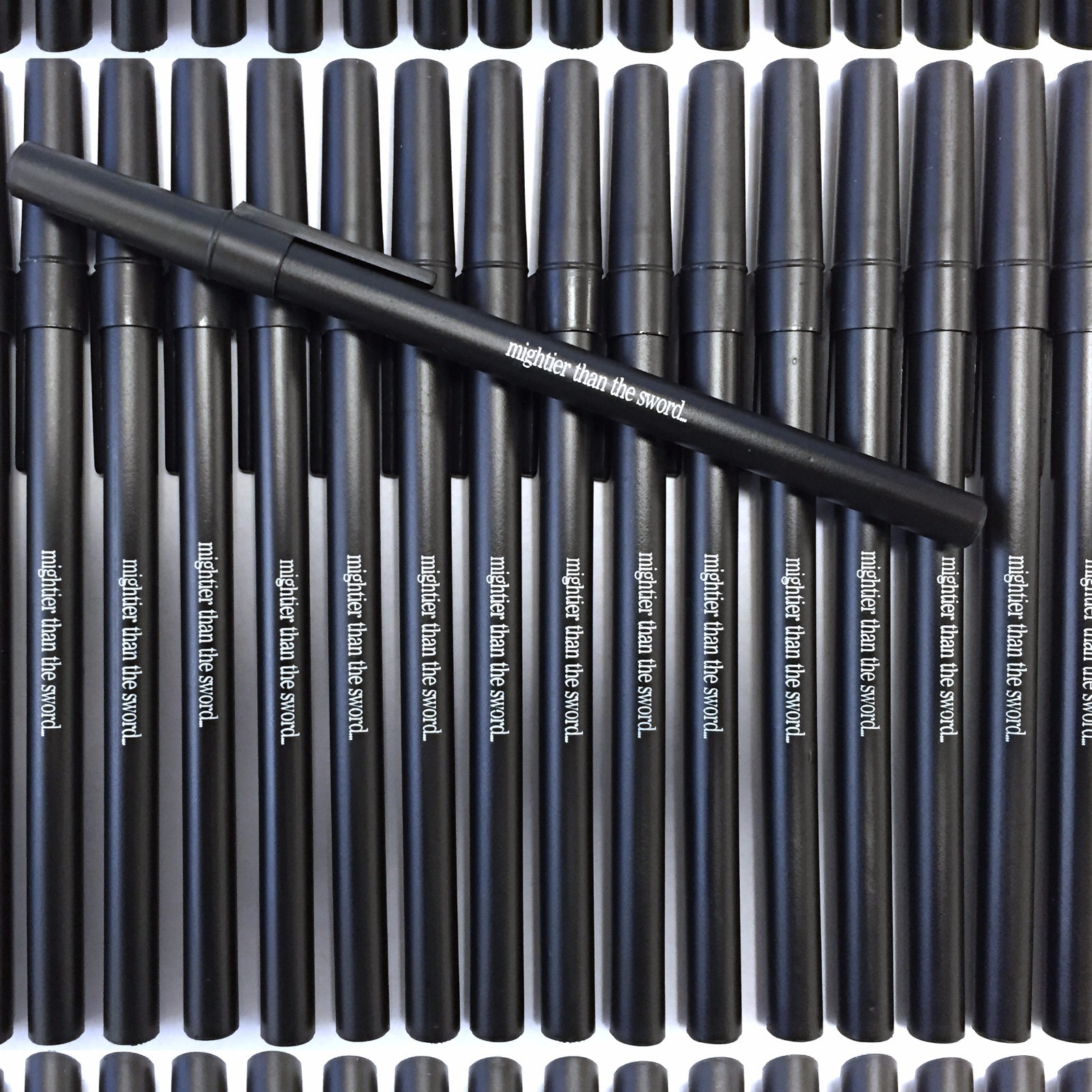 Misprint Pens 50 pcs Ball Point Ink Wholesale Lot Bic Round Stic Style Black Cap