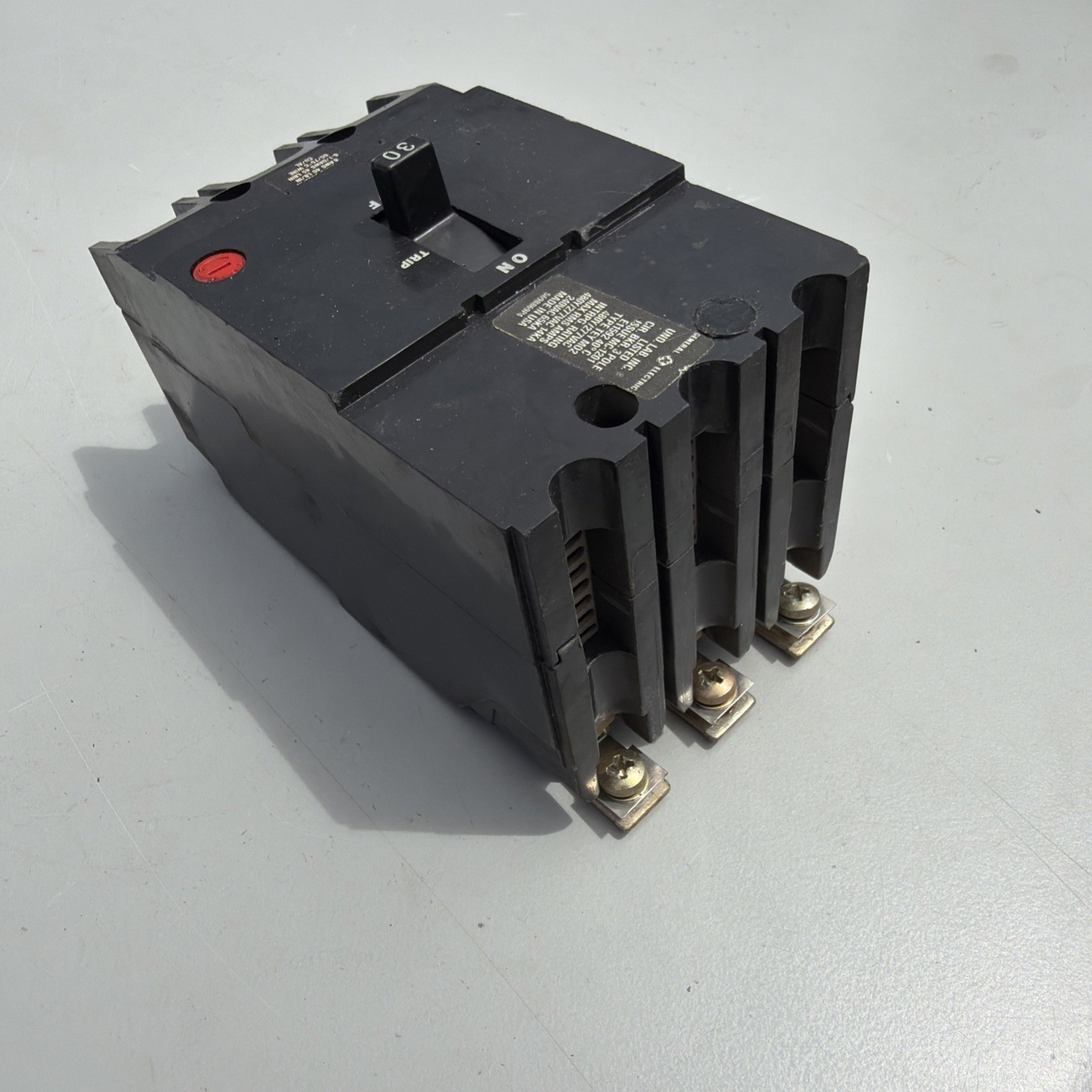 GE TEY330 CIRCUIT BREAKER, 480/277-VOLT, 3-POLE, 30-AMP, BRK / TEY FRAME