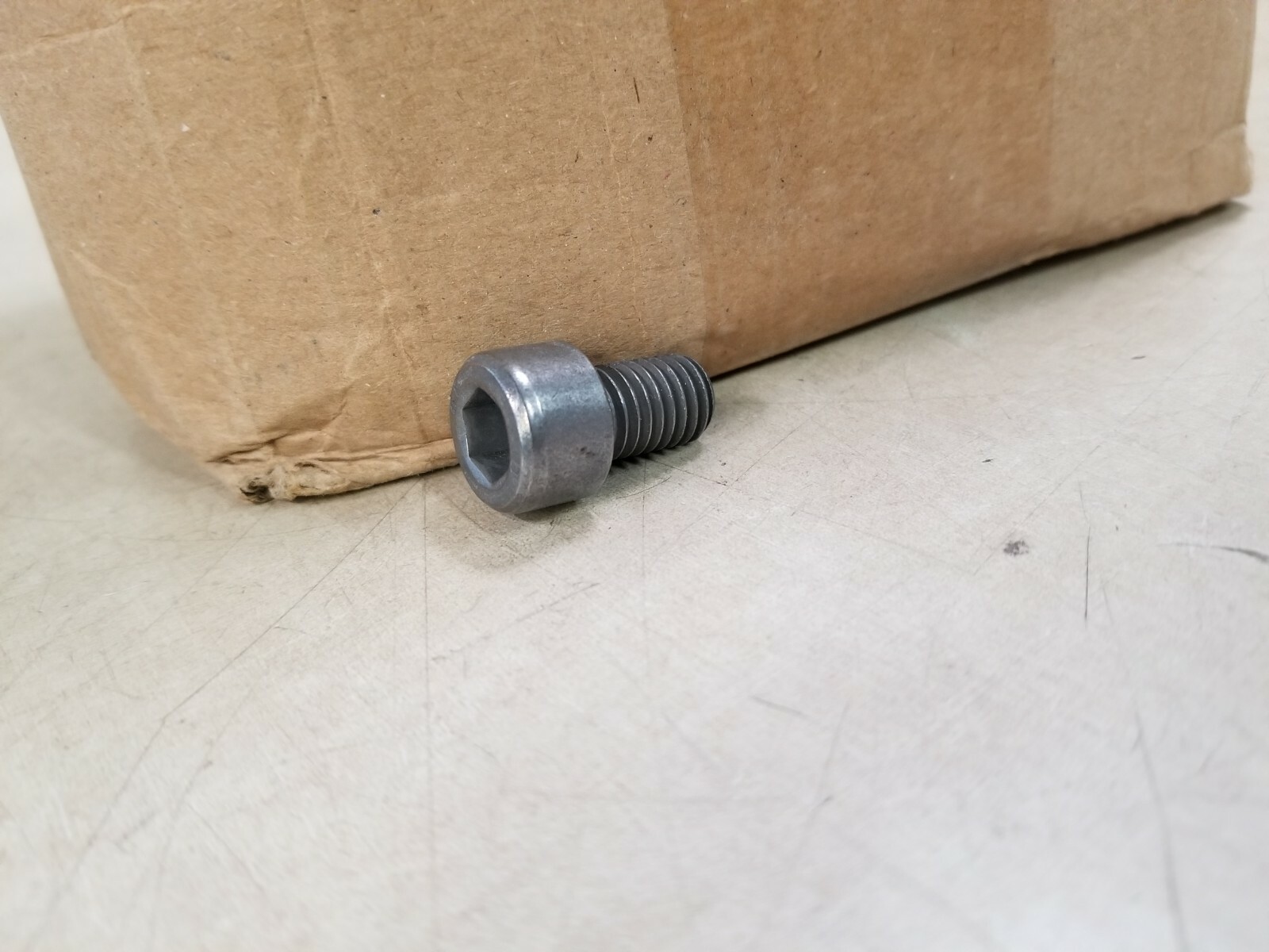 Lot of 200 – Bolt Screws SHR-ZYL-ISO4762-8.8-IS8-(ZNSHR)-M10X16 (418121016)