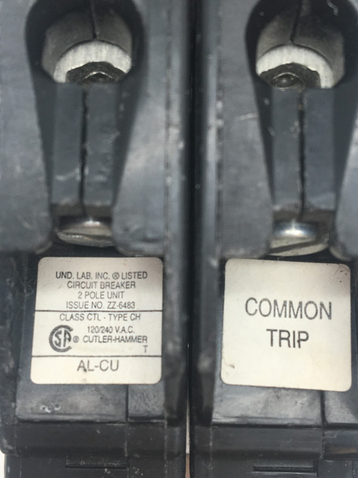 Cutler Hammer CH230 Circuit Breaker 30A 120/240V 1PH 2P 30A Plug In CHIP USED