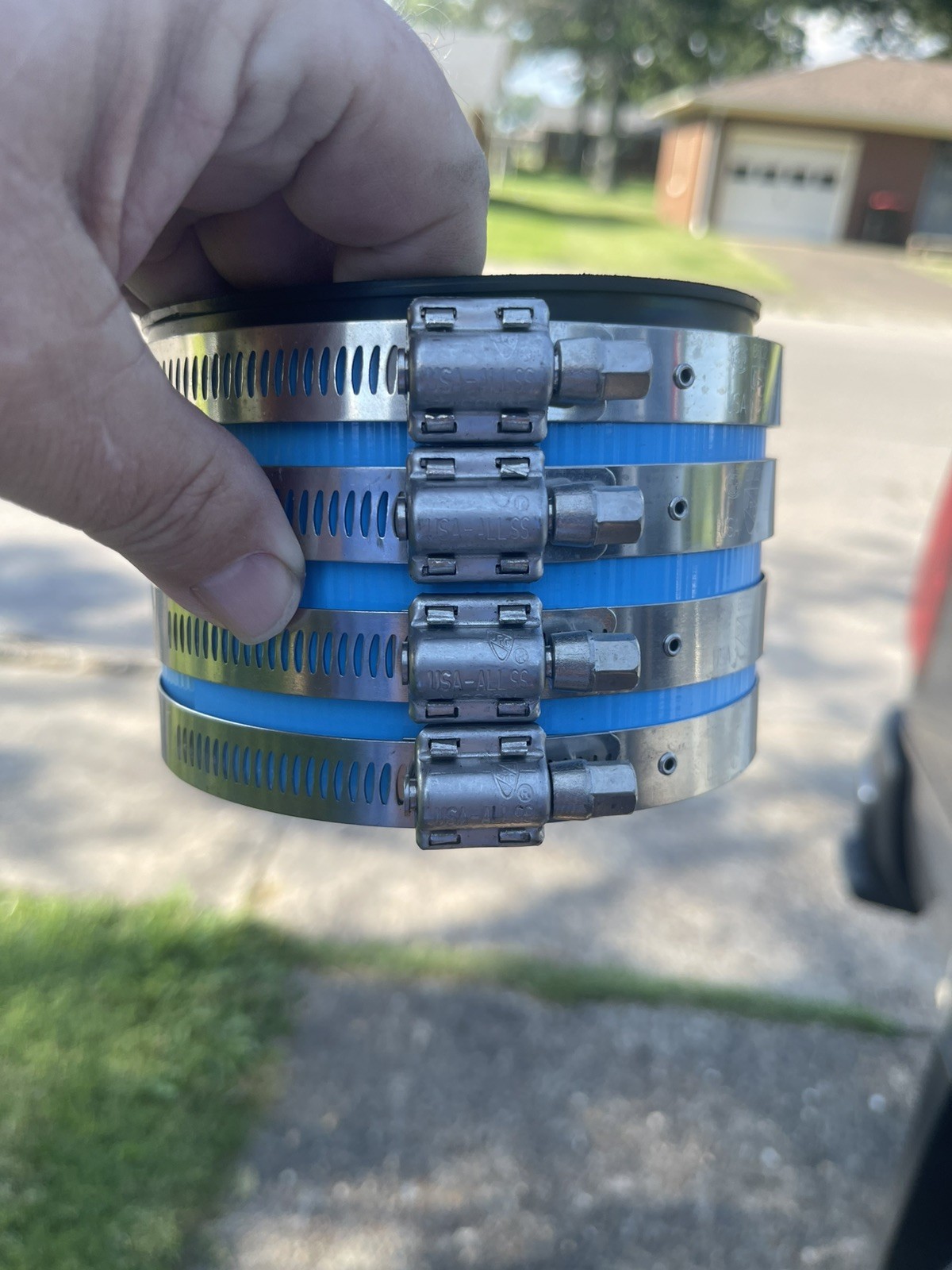 4″ HEAVY DUTY NO HUB COUPLING -ONLY SALE BOX OF 22 PCS SKU: C400HW