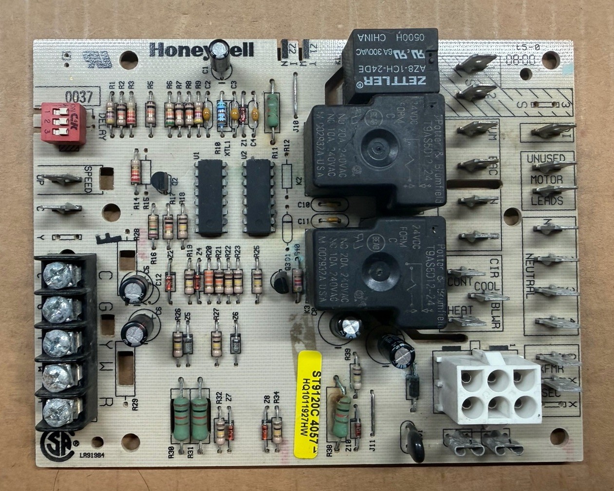 Honeywell ST9120C 4057 Furnace Control Circuit Board HQ1011927HW