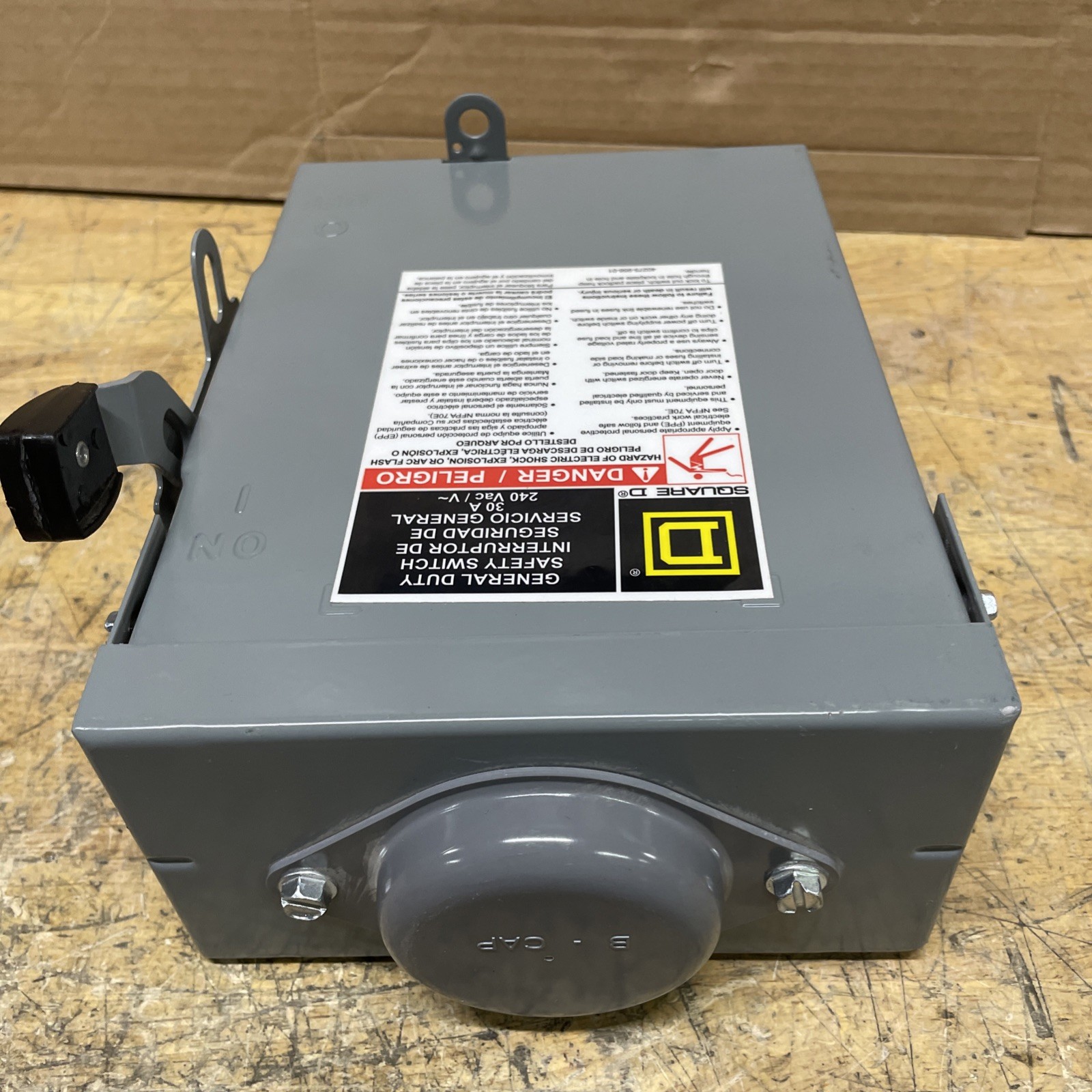 Square D D221NRB General Duty Safety Switch 240VAC 30A SEE PICS