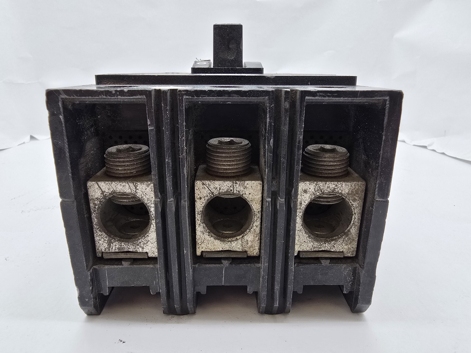 Square D KAL36225 Bolt-On Circuit Breaker 225A 3P 3PH 600VAC 250VDC 22KA KAL