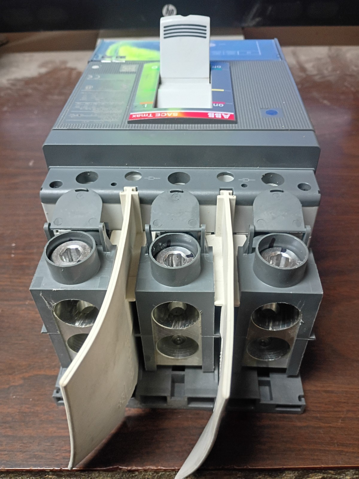 ABB XT5NU330ABFF000XXX CIRCUIT BREAKER SACE TMAX 300-3000 AMP 3-POLE NEW NO BOX
