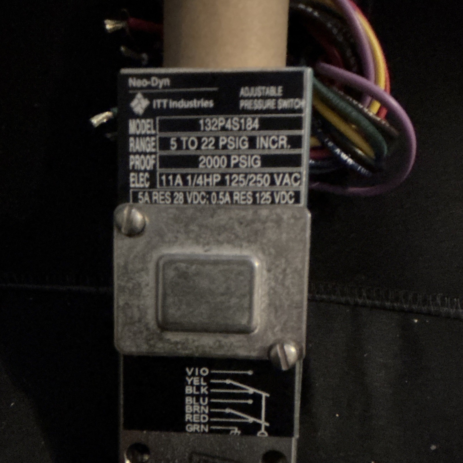 ITT Industries Neo-Dyn Adjustable Pressure Switch 5-22 PSIG 125/250 VAC 11A