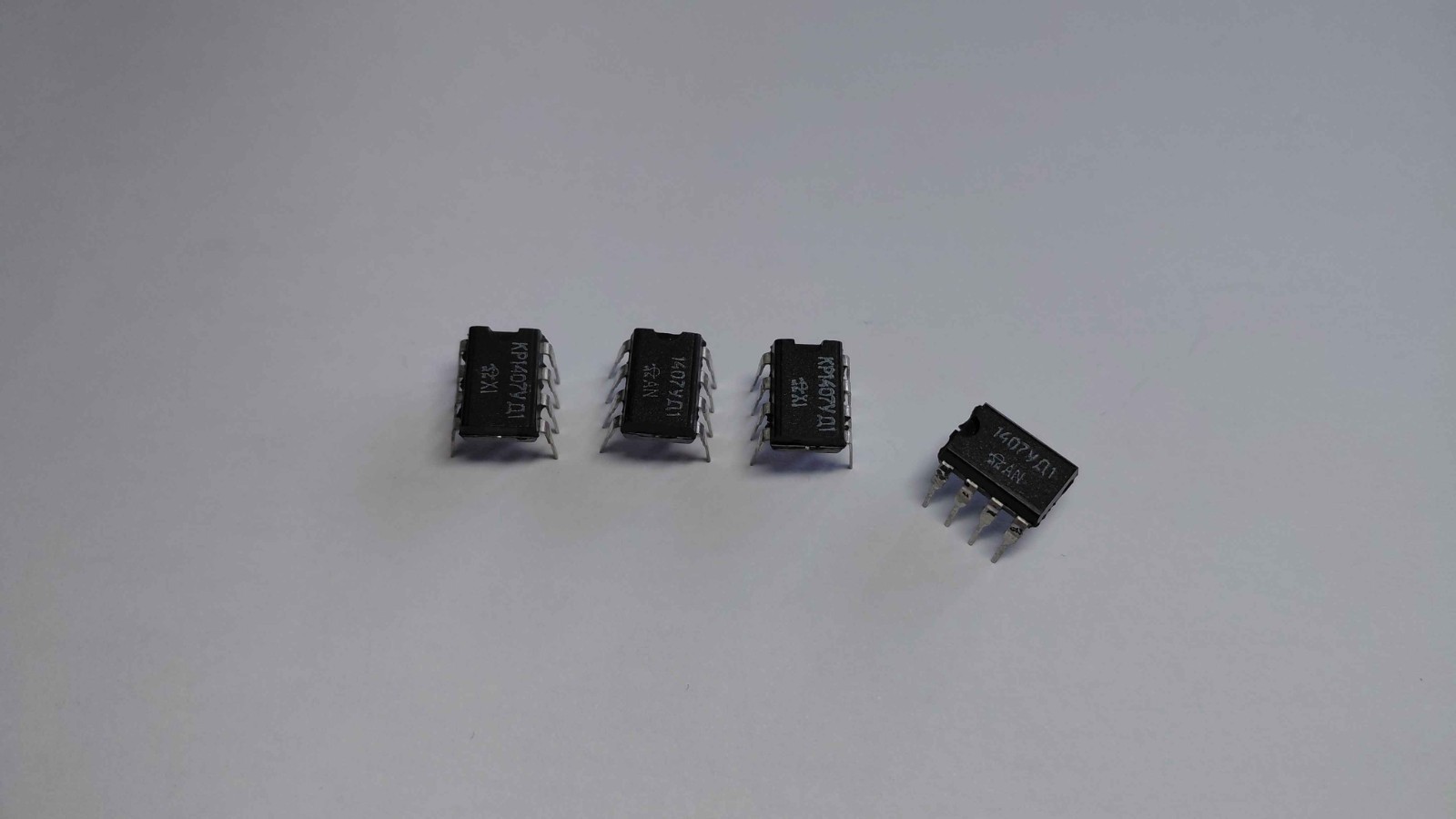 Microchip KR1407UD1 low-noise wideband operational amplifiers. NOS. Lot of 4