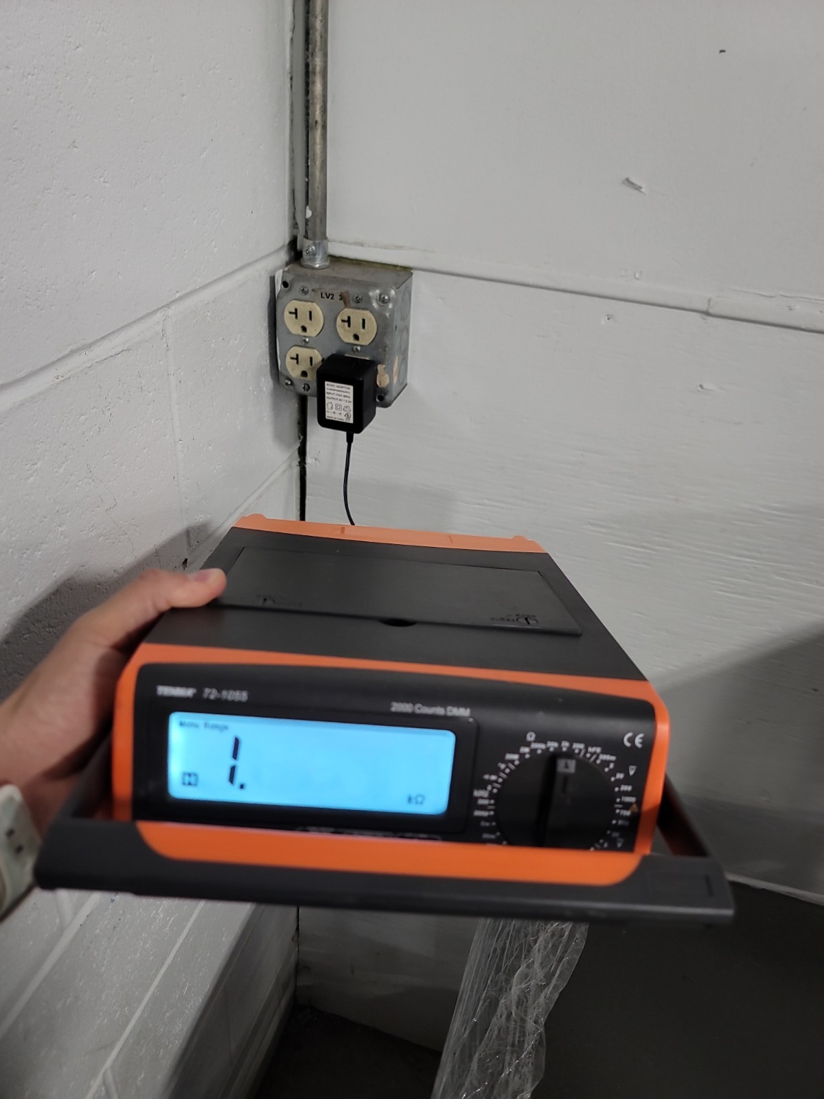 Tenma 2000 Count Benchtop Digital Multi Meter & Leads Charger Temp Probe 72-1055