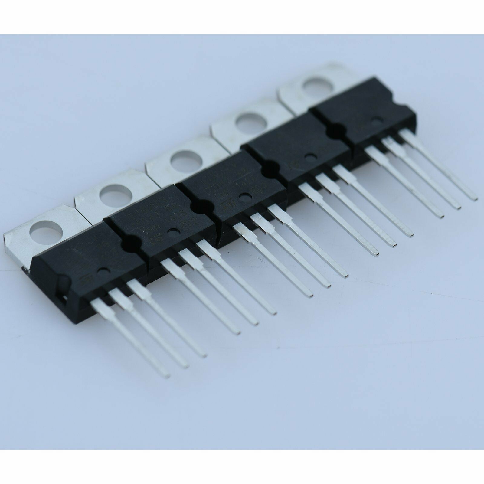 10pcs New L7805CV L7805 LM7805 ST TO-220 Voltage Regulator 5V 1.5A
