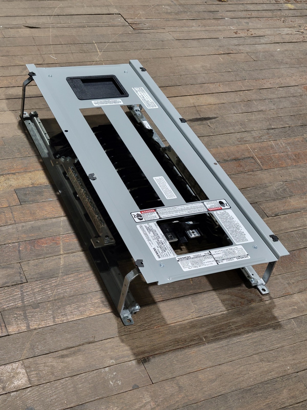 Siemens P1E30MC250AT Main Panelboard Interior 250A 3P 4W 3PH 480/277V 30 Circuit