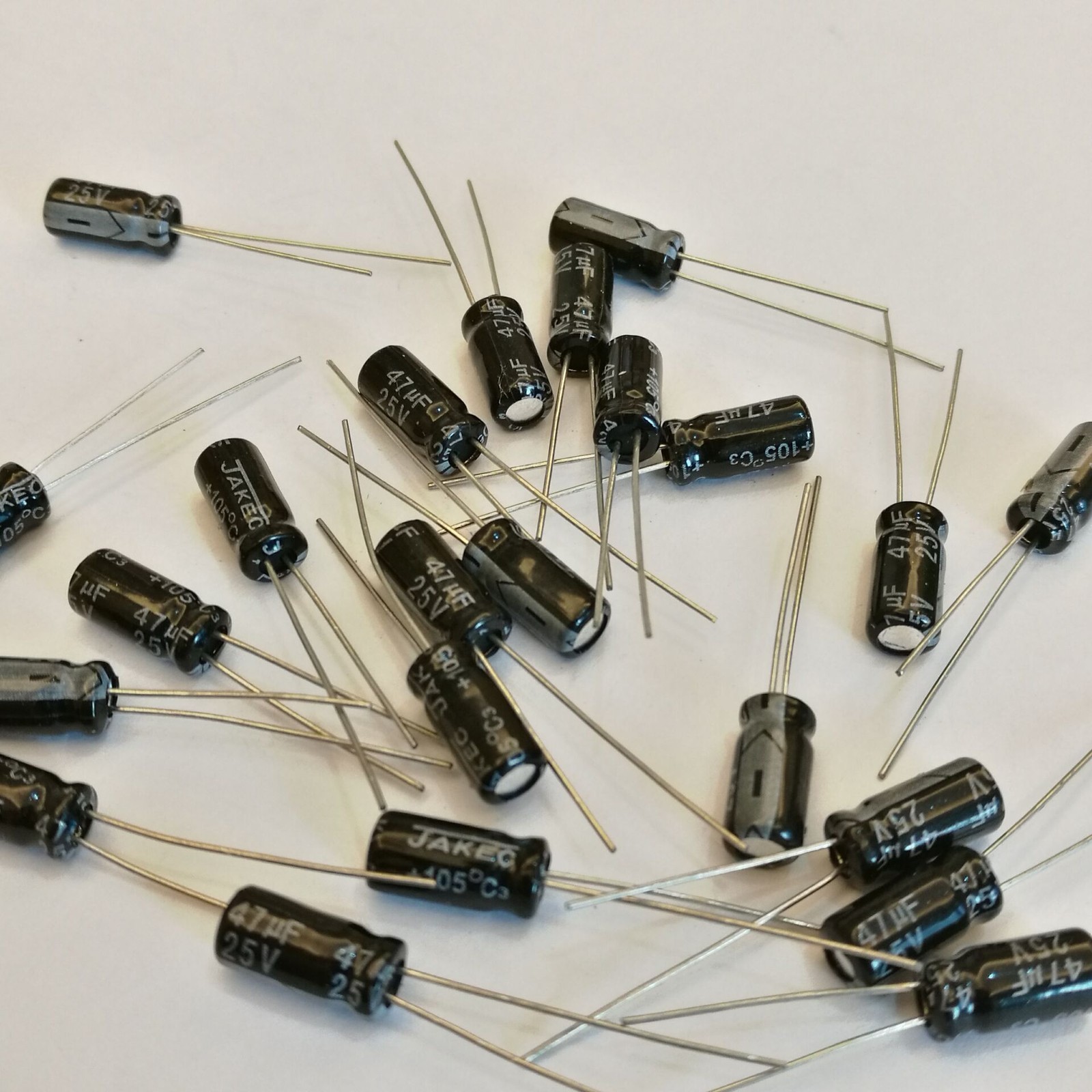 US Stock 50pcs Electrolytic Capacitors 47uF 47mfd 25V +105℃ Radial 5 x 11mm