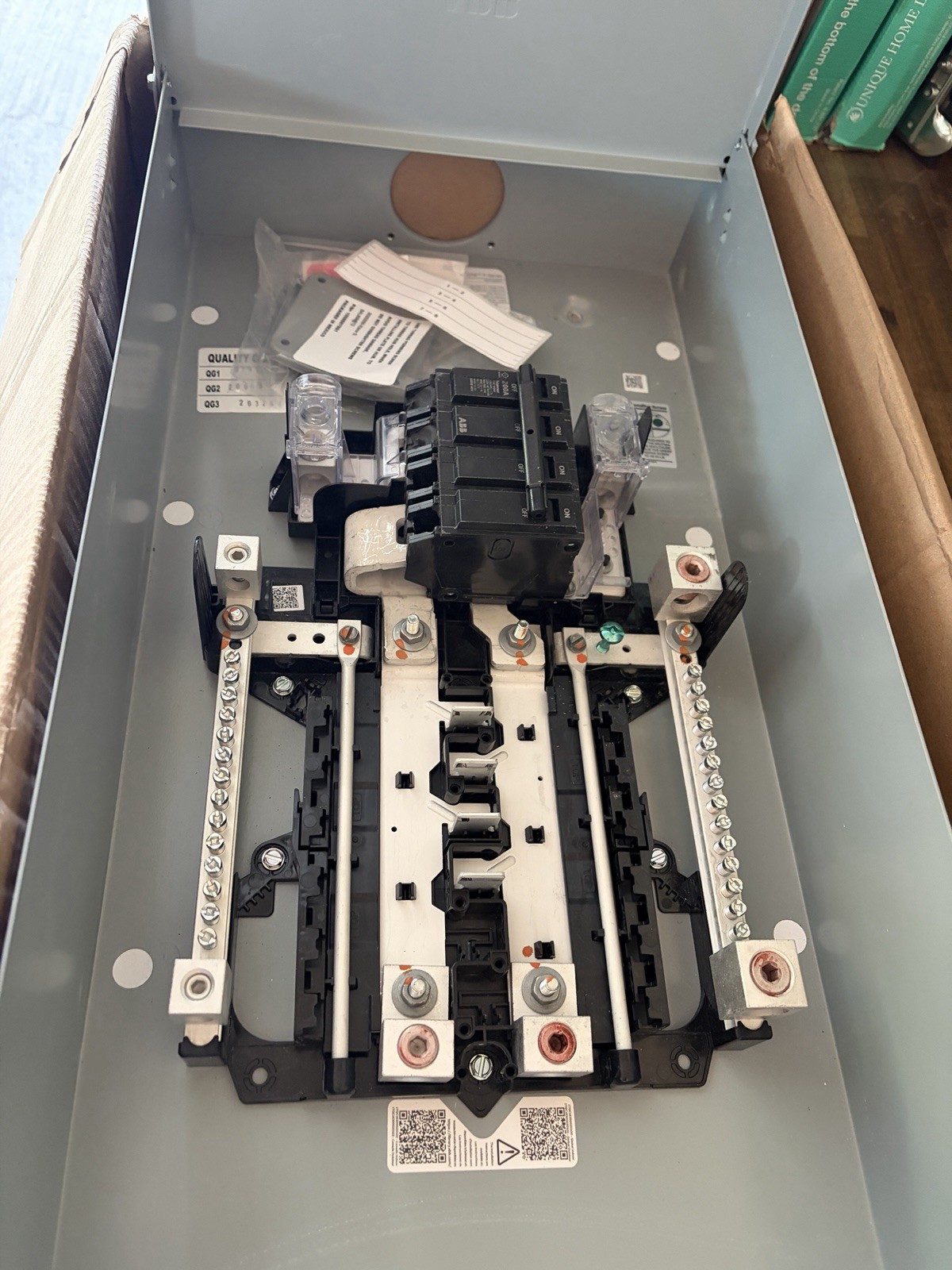 ABB 200A 8 Space 16 Circuit Outdoor Main Breaker PON Load Center PAM0820RFL