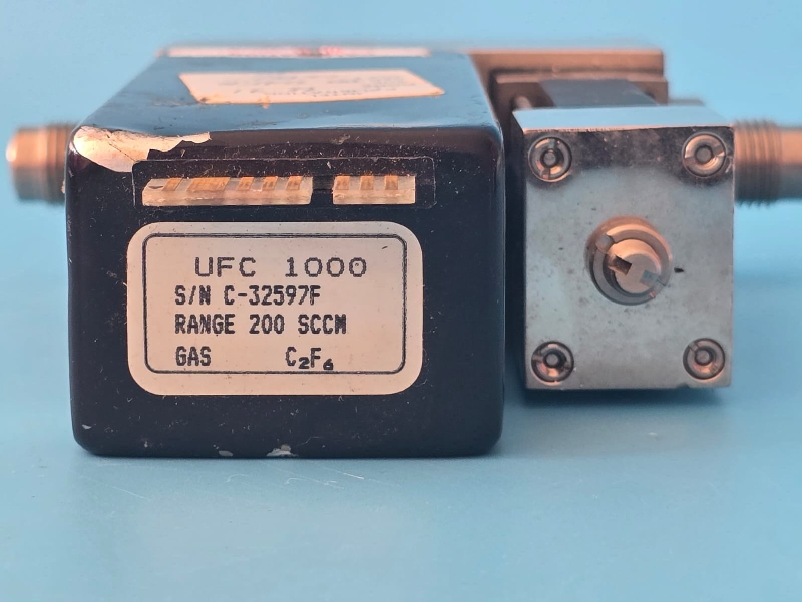 UNIT UFC-1000 Mass Flow Controller, 200 SCCM, C2F6 Gas, 500 PSI Max