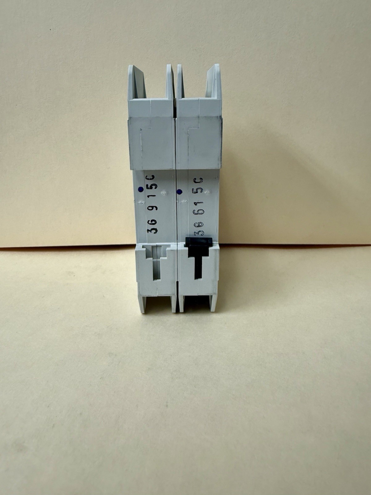 “LOT OF 2” NEW Eaton WMZT2C15 15A 2-Pole DIN Rail Breakers UL489 277/480V 10kA