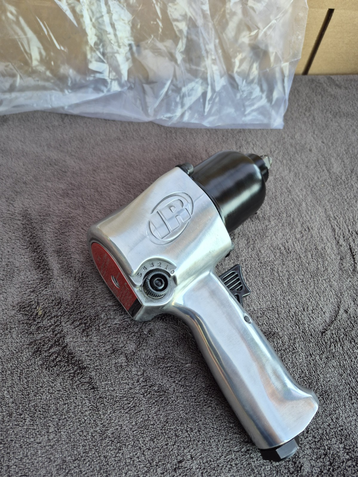 Ingersoll Rand #231C 1/2″ Super Duty Air Impact Wrench 600 ft-lb Torque