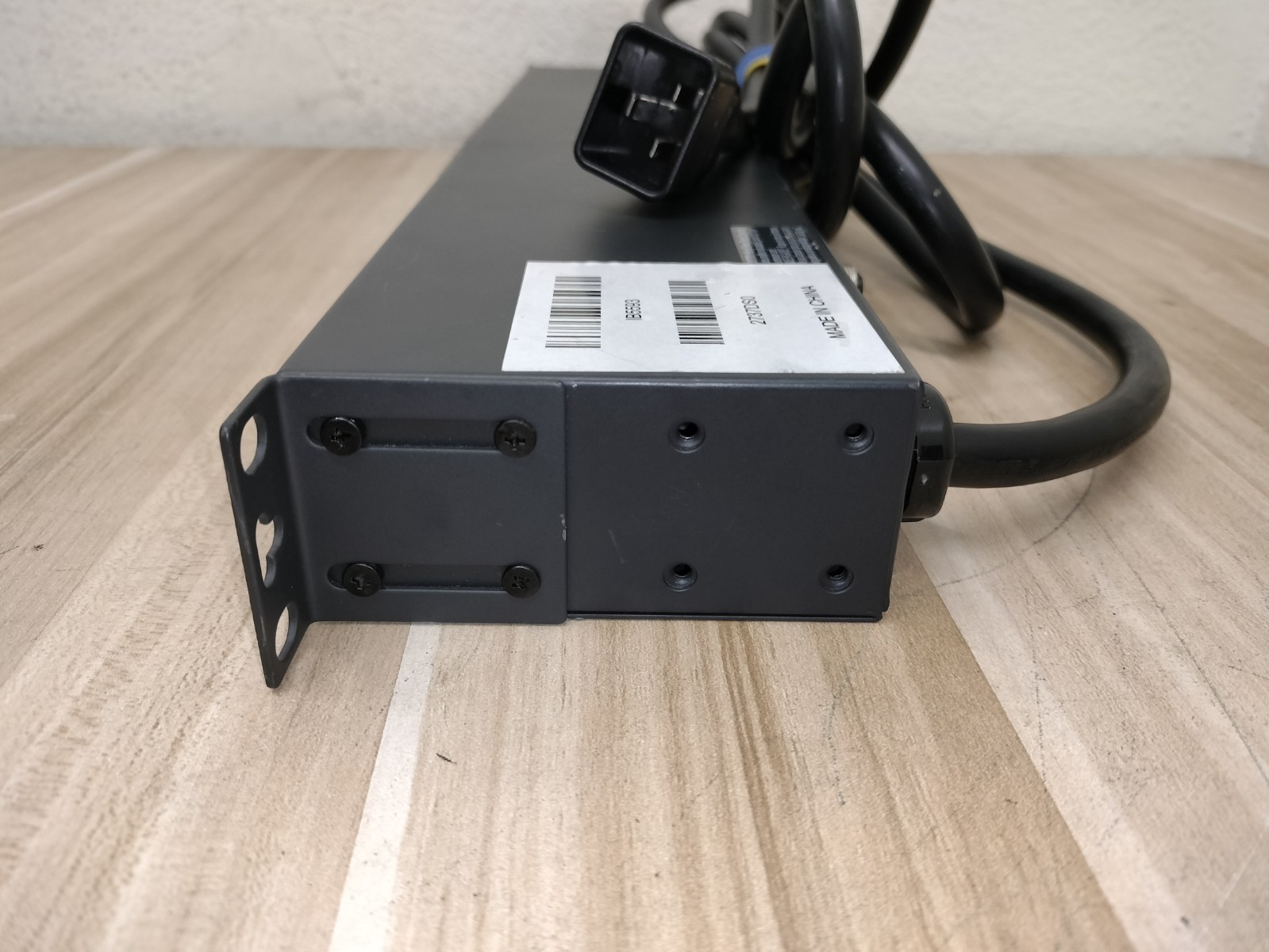 Tripp-Lite PDUNV PDU 16A 120-240V Series AGIB24016RMPDU
