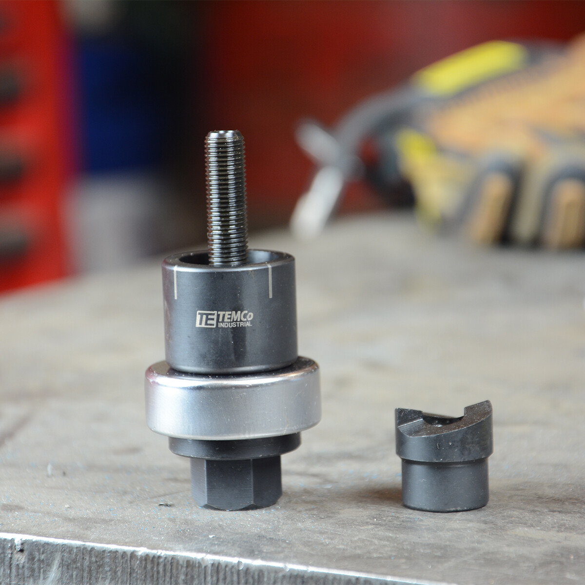 TEMCo TH0391 – 1/2″ Conduit Hole Size Knockout Punch Unit with Manual Draw Stud