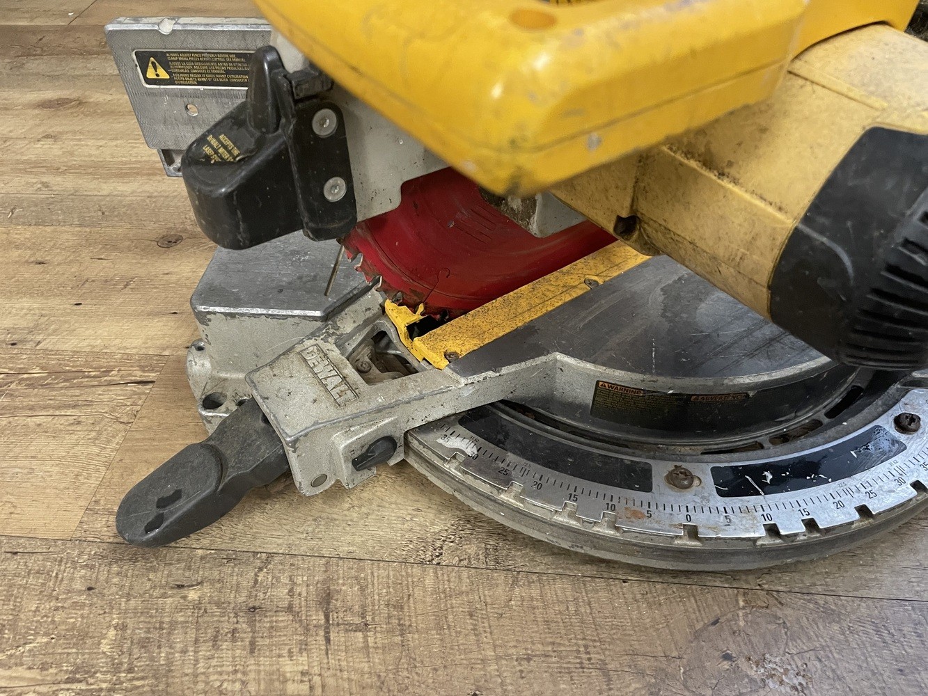 Dewalt Mitre Saw dw715 – PPSKN (323847)